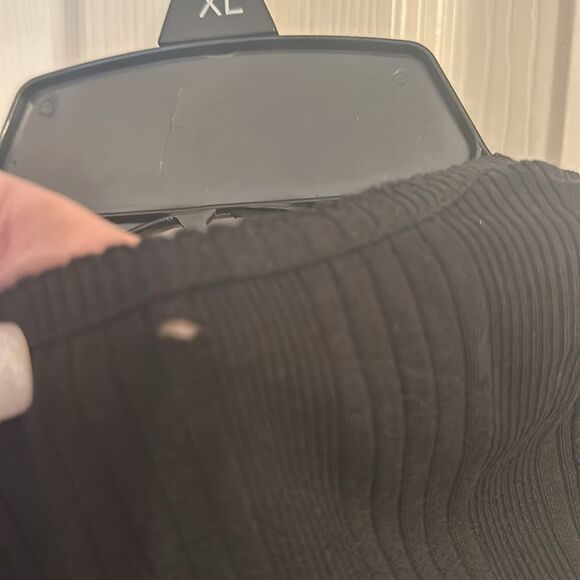 BDG Top NWOT With Flaw Pictured Size. Small - Picture 5 of 5